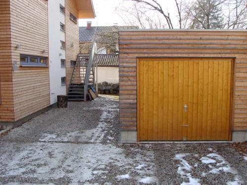 Parkplatz zwischen Haus und Garage